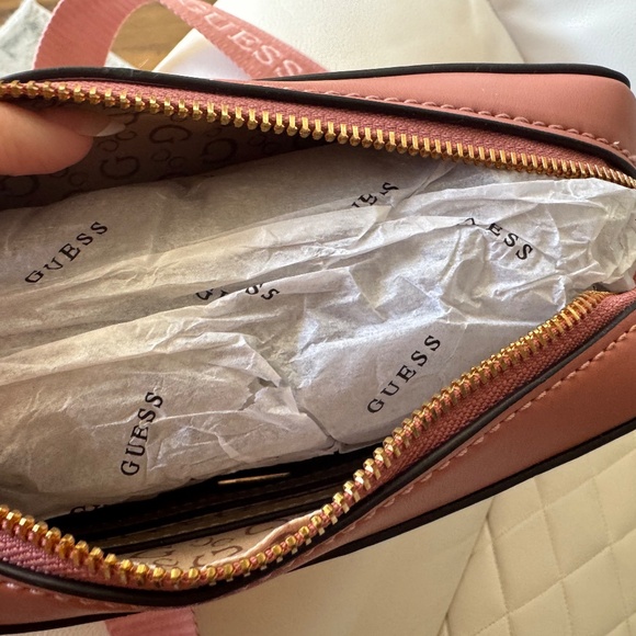 GUESS Dusty Rose Crossbody Bag Pink Gold Logo Strap New With Tags - Picture 5 of 7